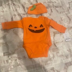 Carter’s Halloween onesie and hat NWT